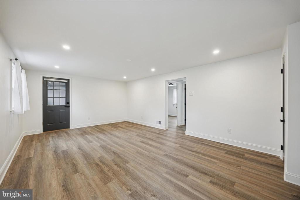 13 WINDING WAY
