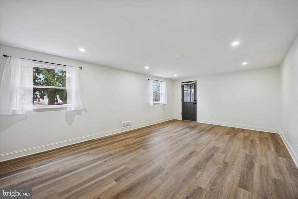 13 WINDING WAY