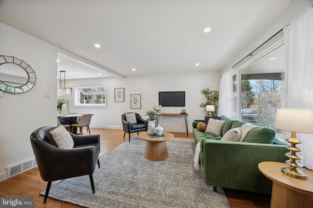 13 WINDING WAY