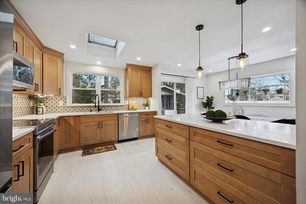 13 WINDING WAY