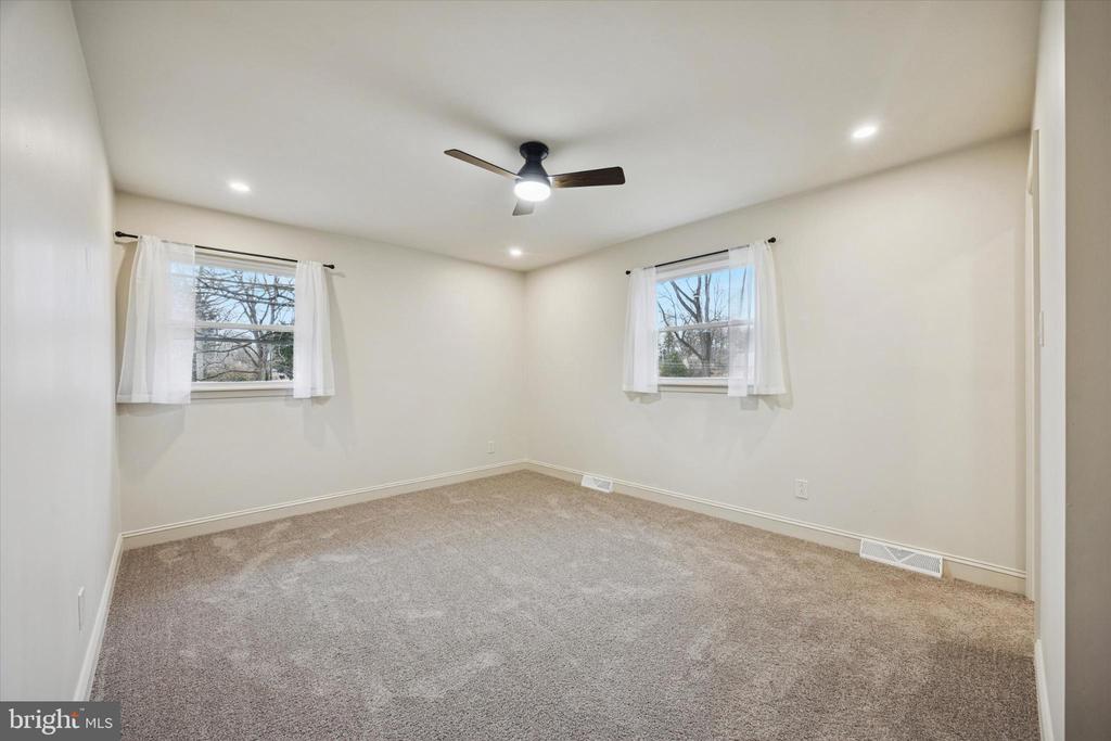 13 WINDING WAY