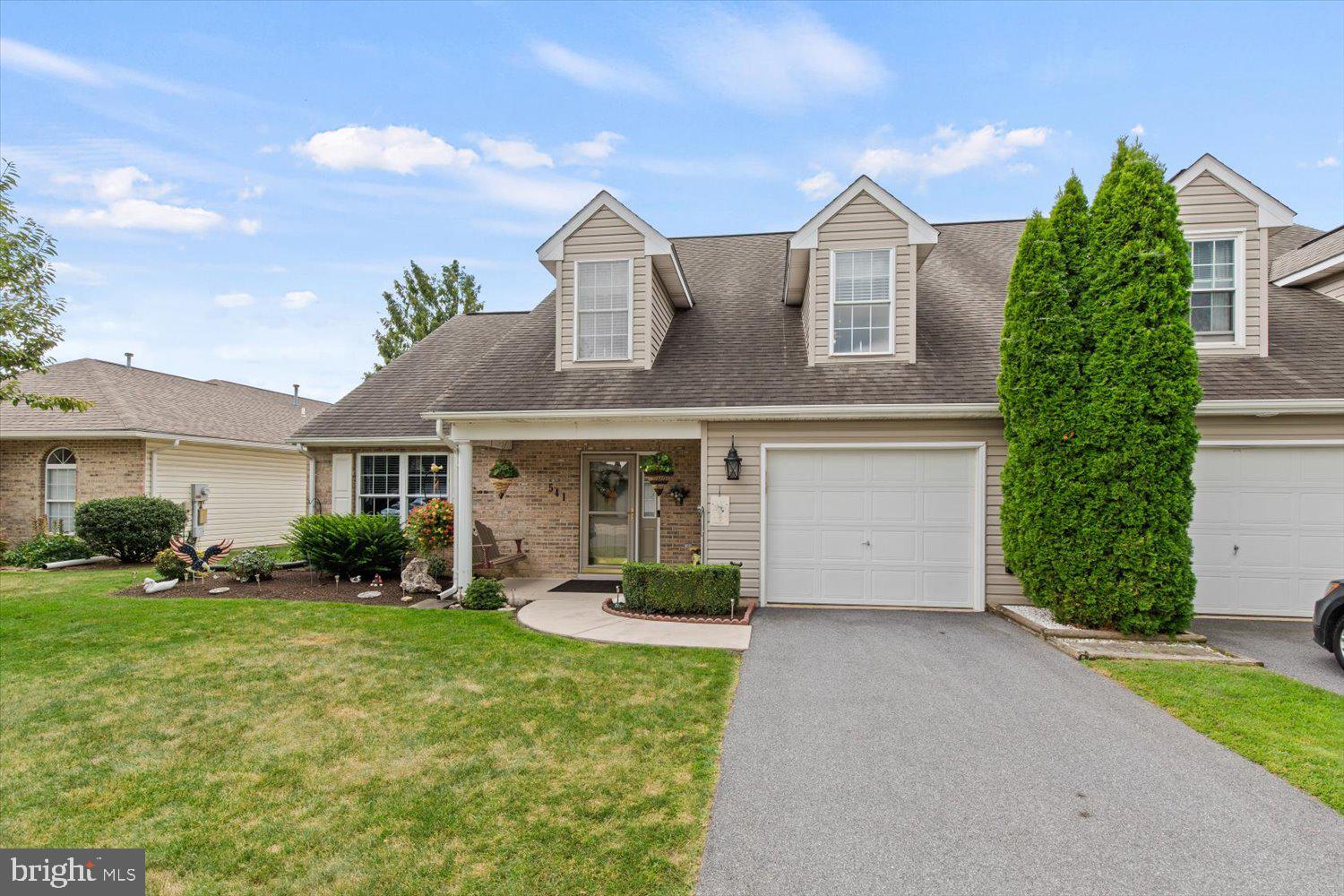 541 School Ln