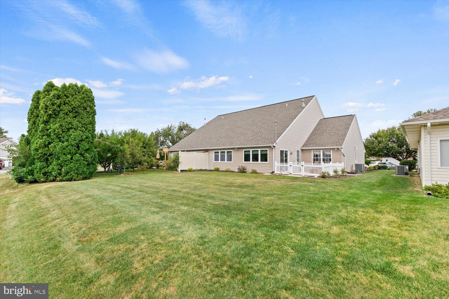 541 School Ln