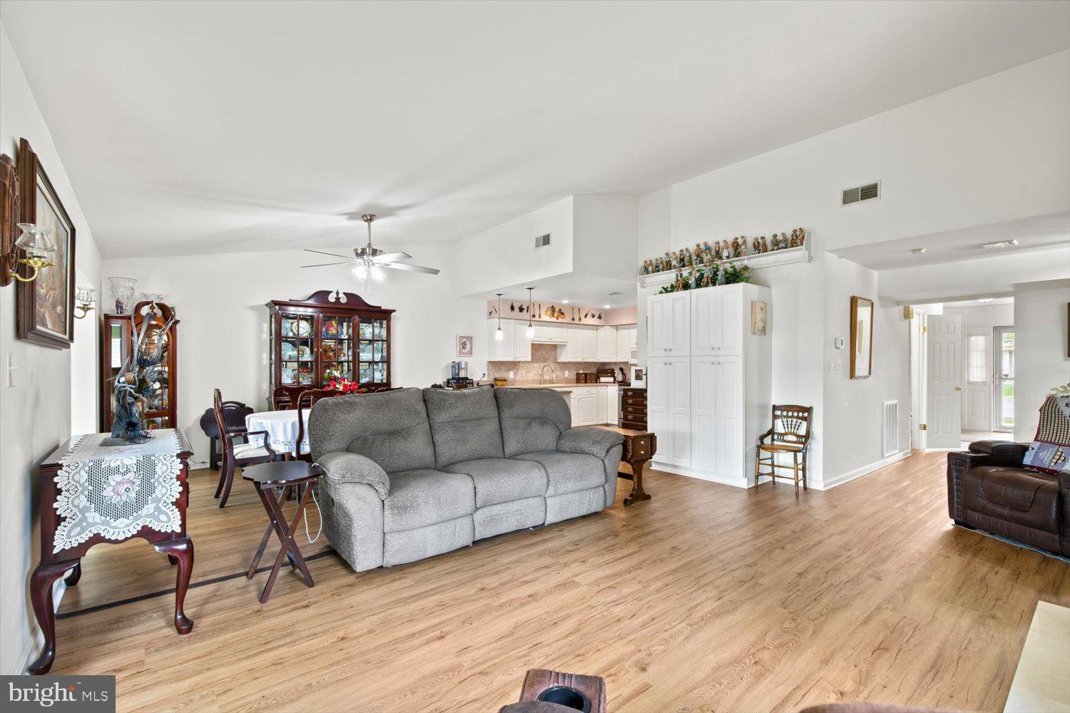 541 School Ln
