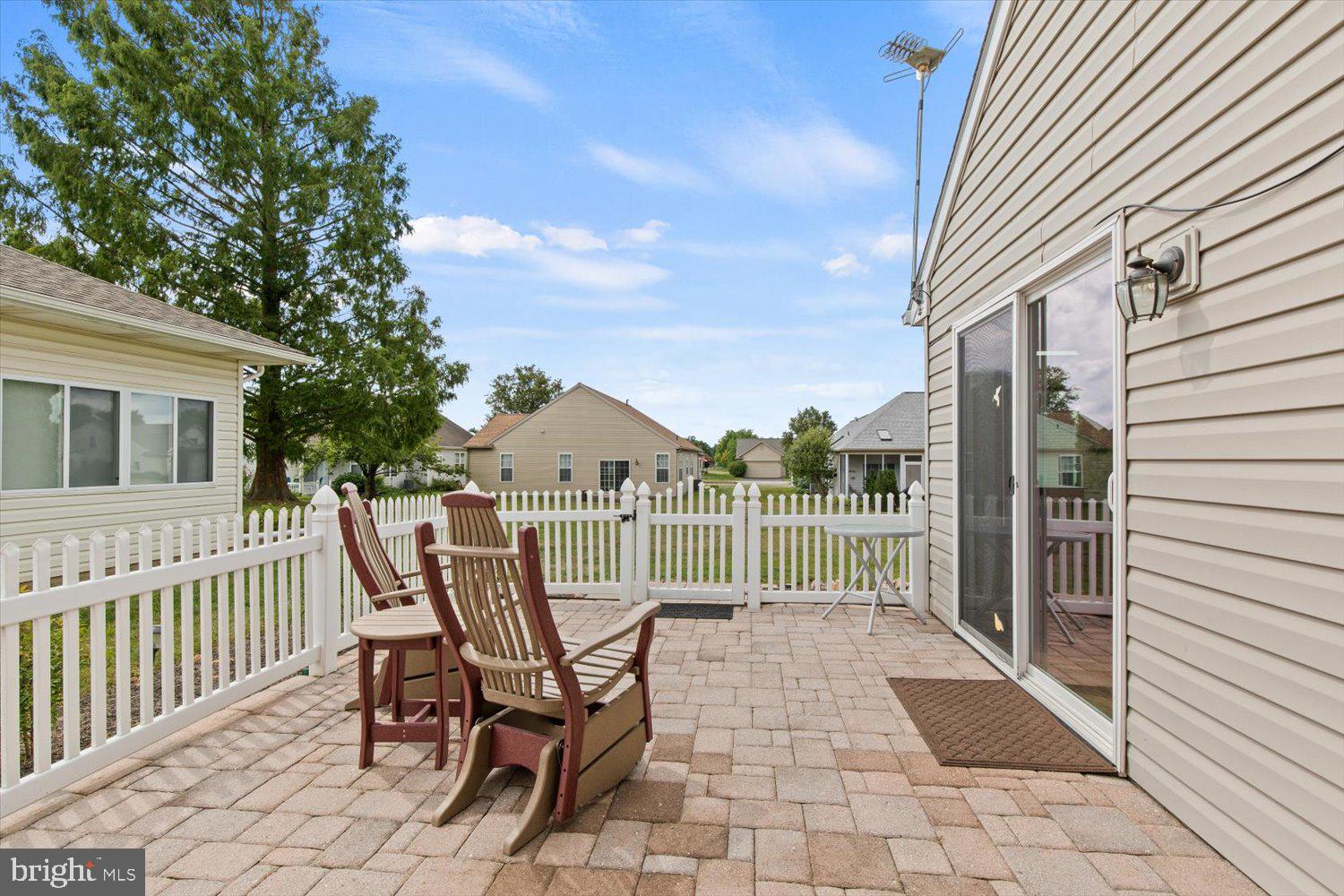 541 School Ln