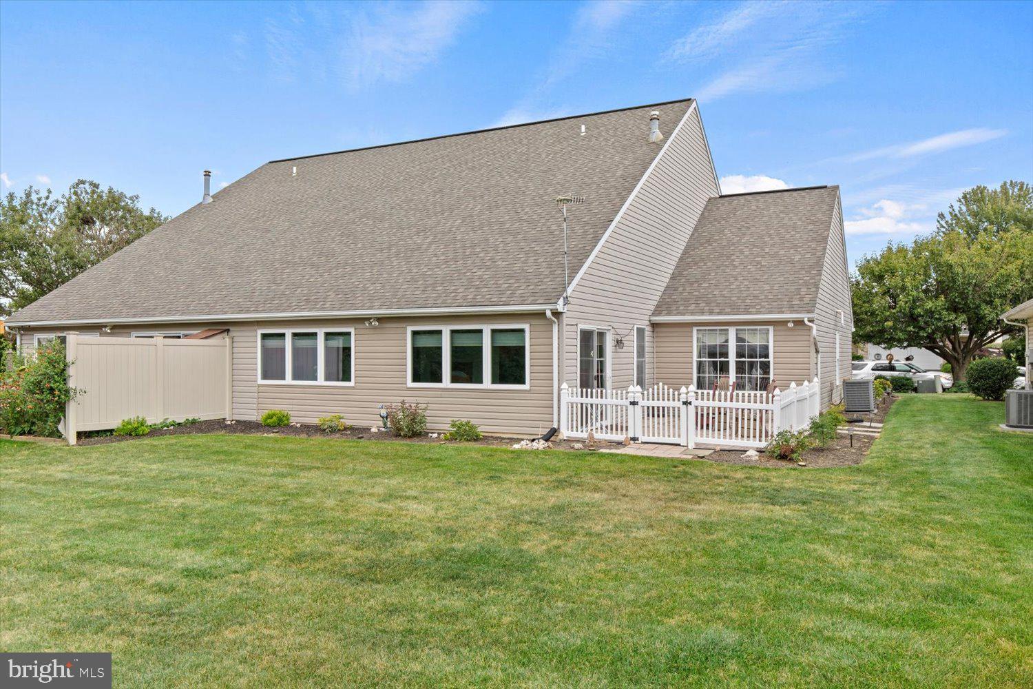 541 School Ln