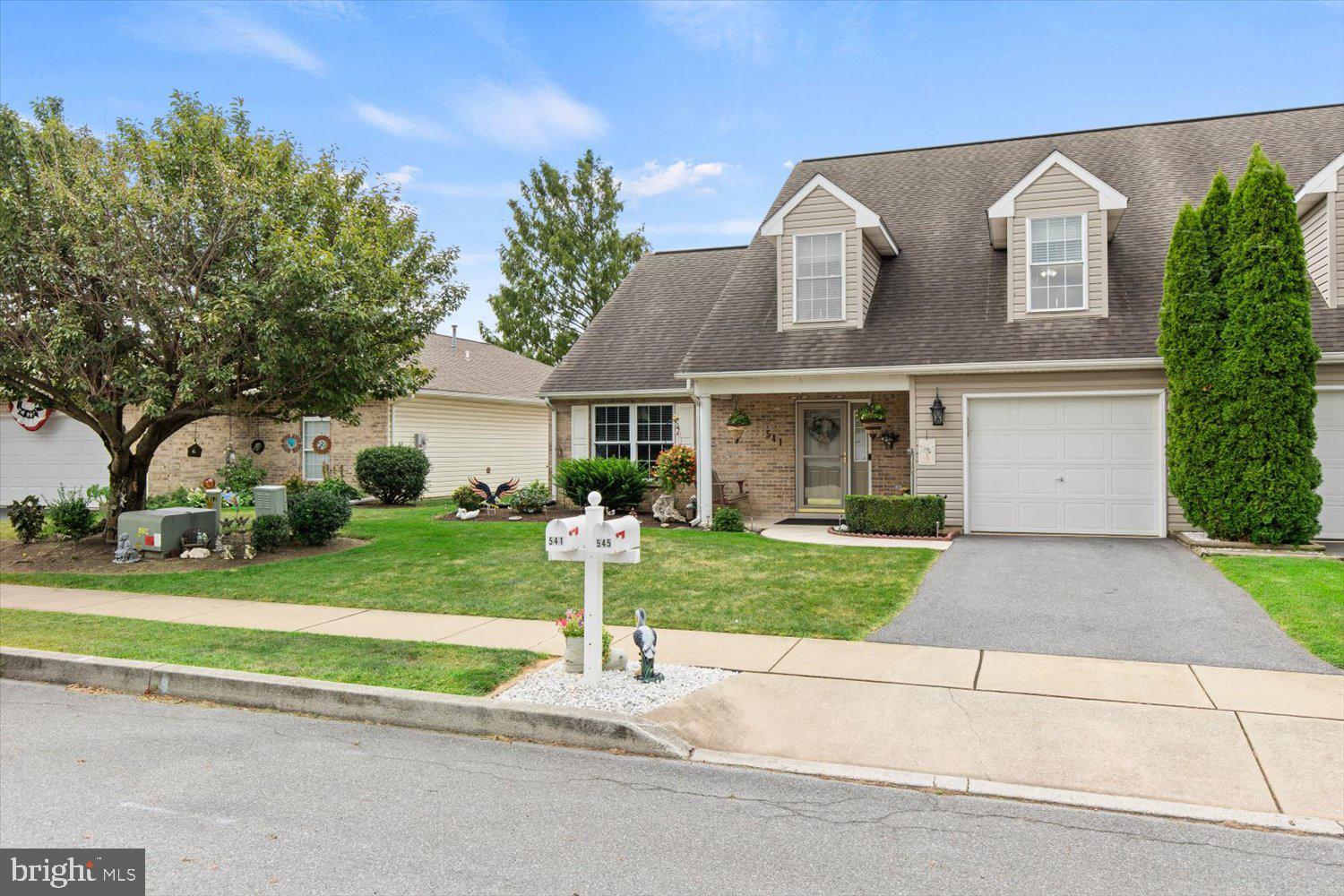 541 School Ln