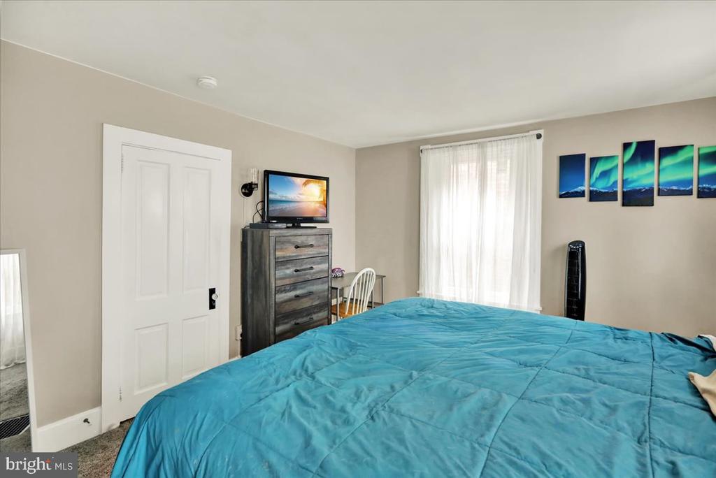 10 Caroline St