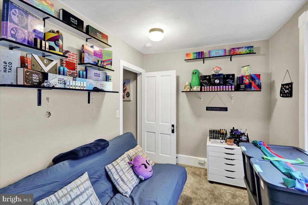 10 Caroline St