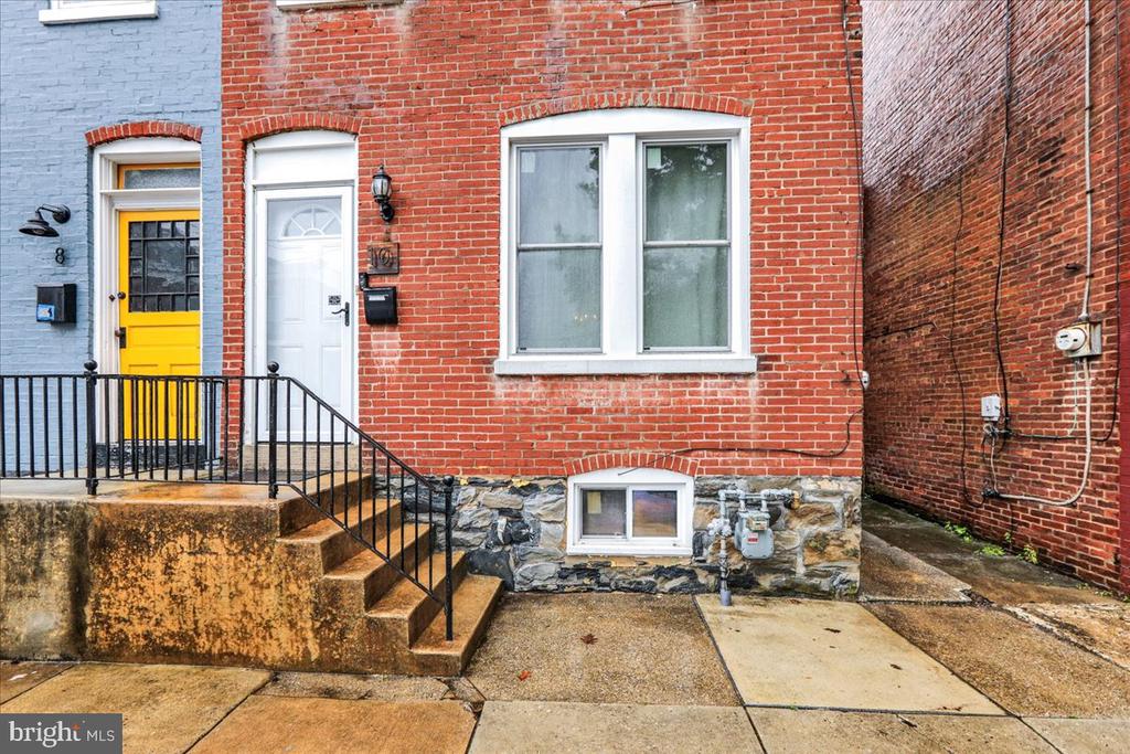 10 Caroline St