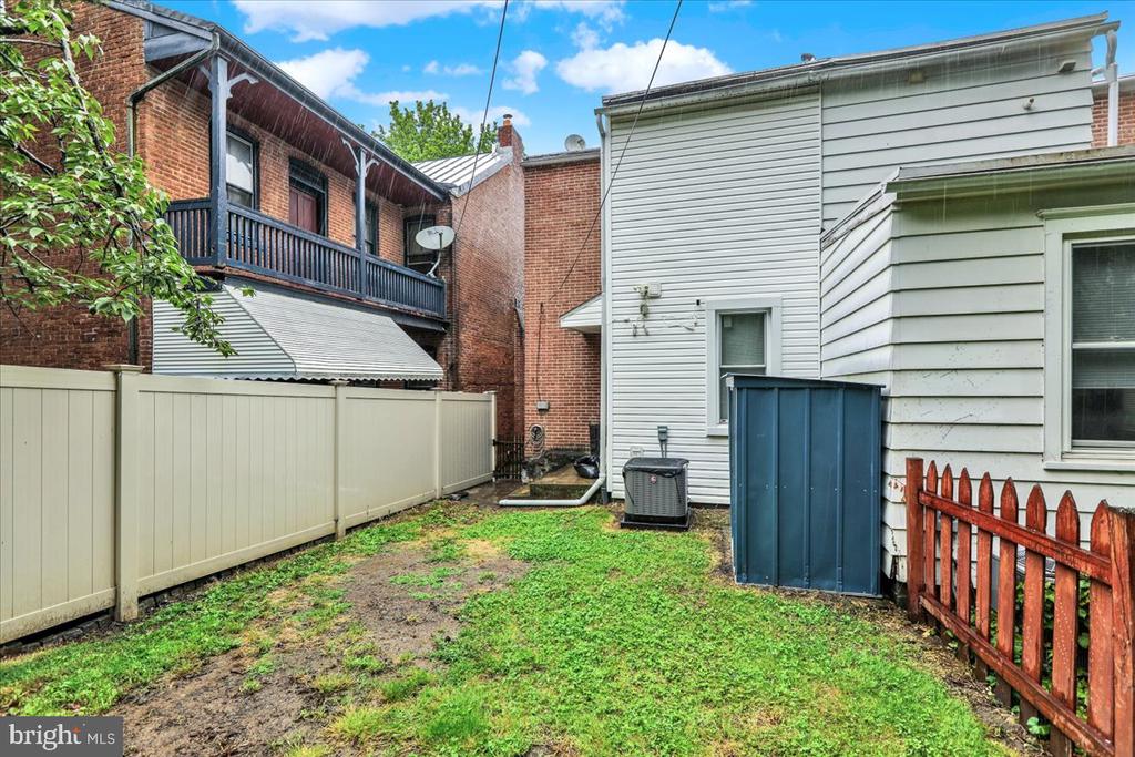 10 Caroline St