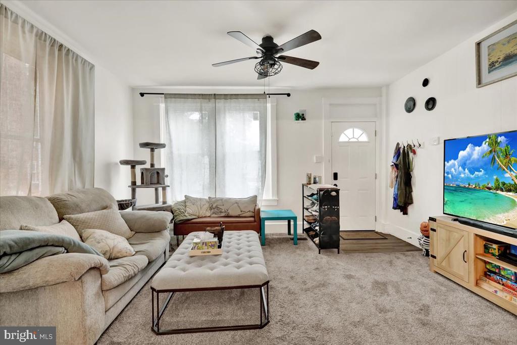 10 Caroline St
