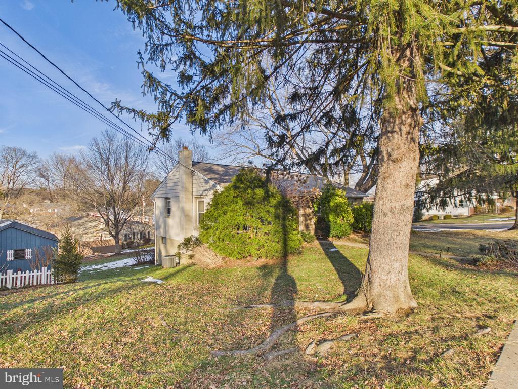 20 CIRCLE ROAD