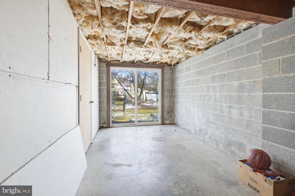 1038 MONTICELLO LANE