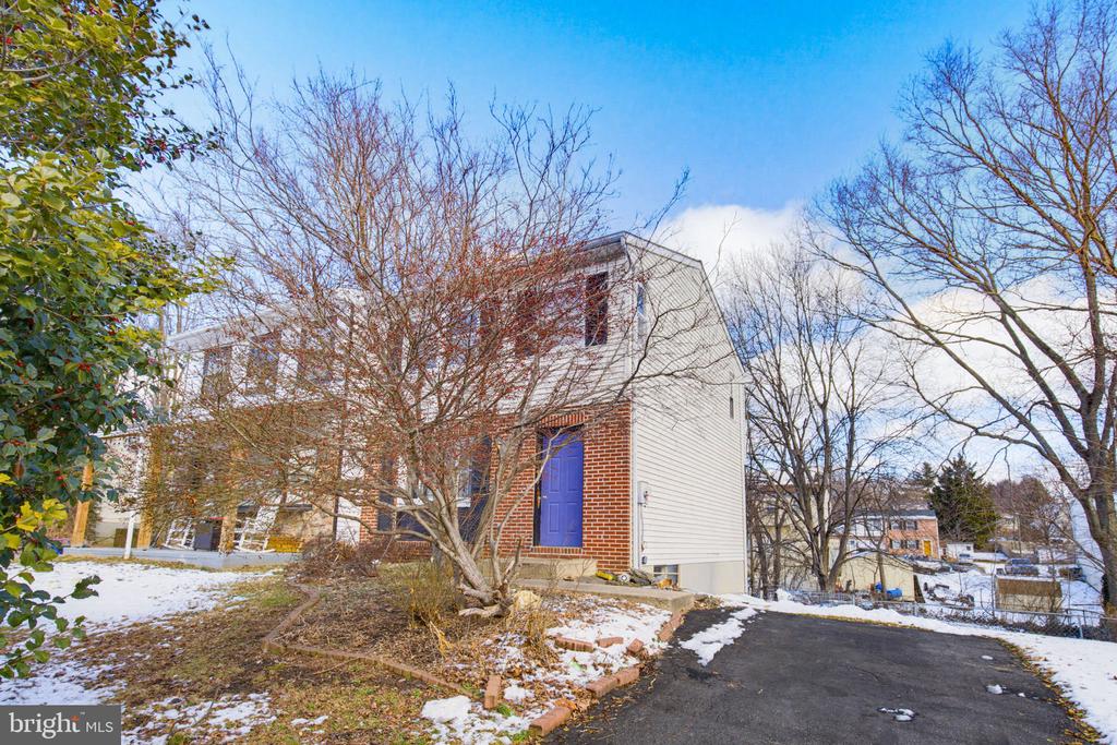 1038 MONTICELLO LANE