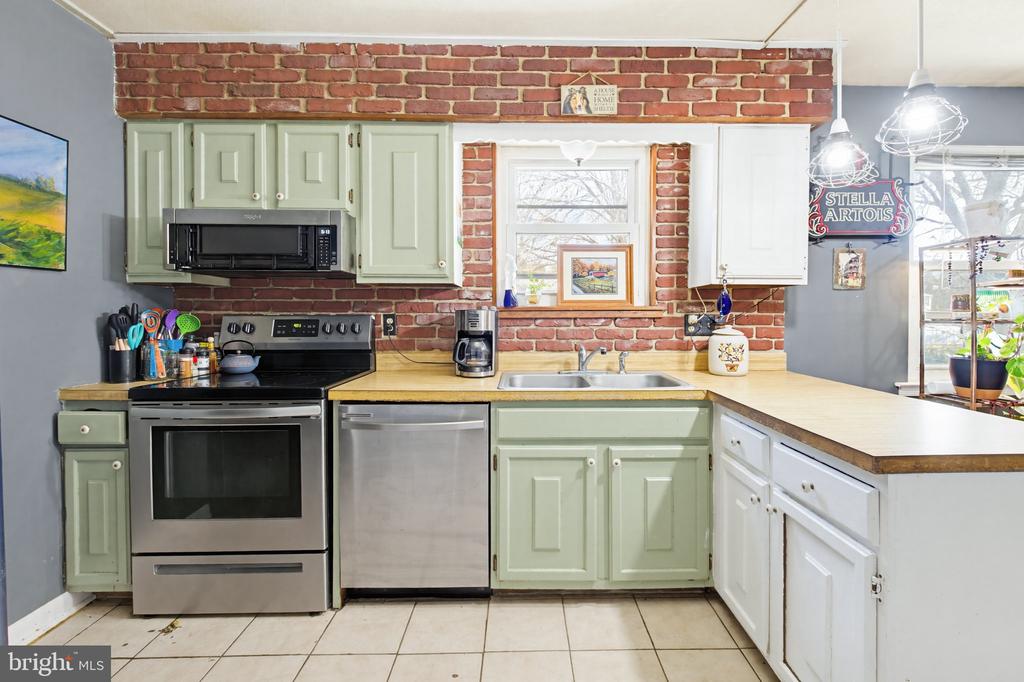1038 MONTICELLO LANE