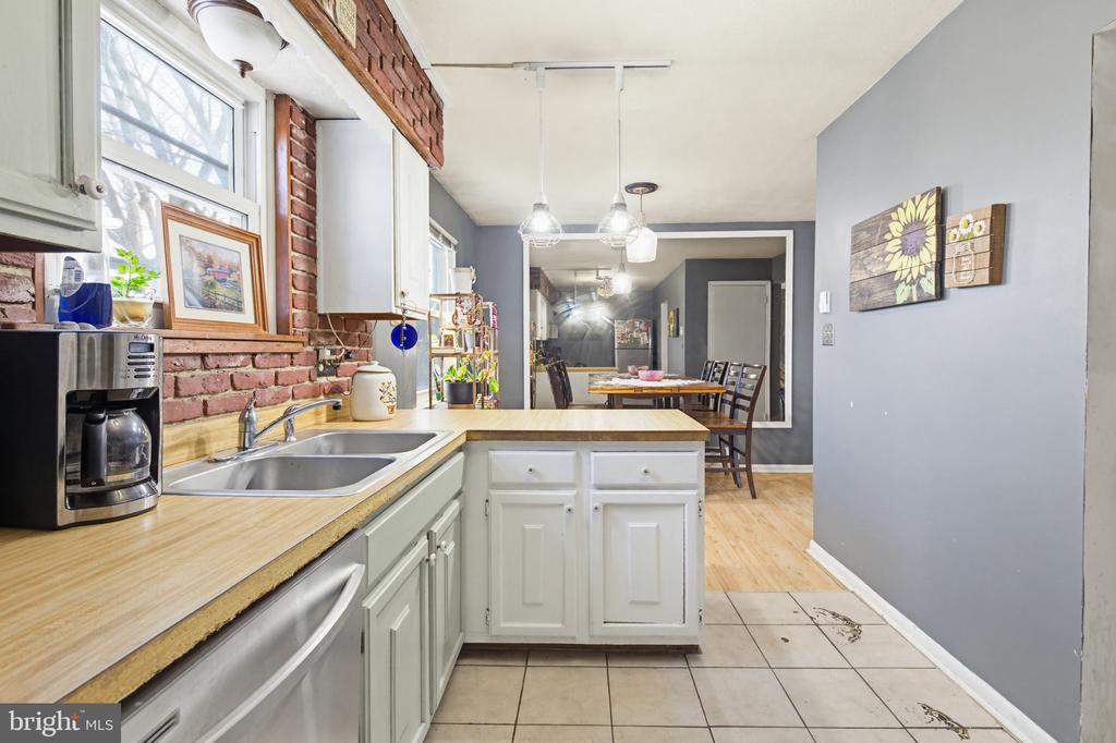 1038 MONTICELLO LANE