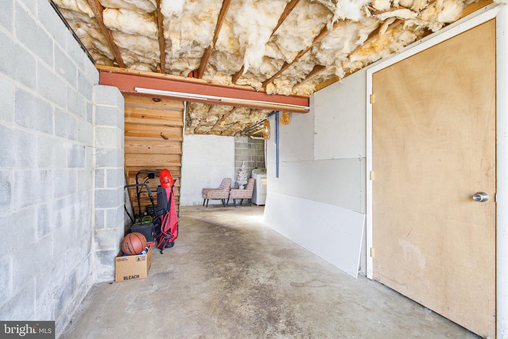 1038 MONTICELLO LANE