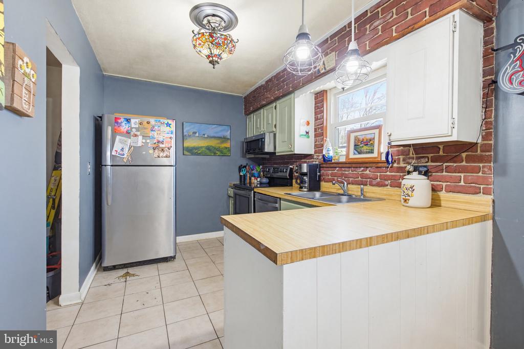 1038 MONTICELLO LANE