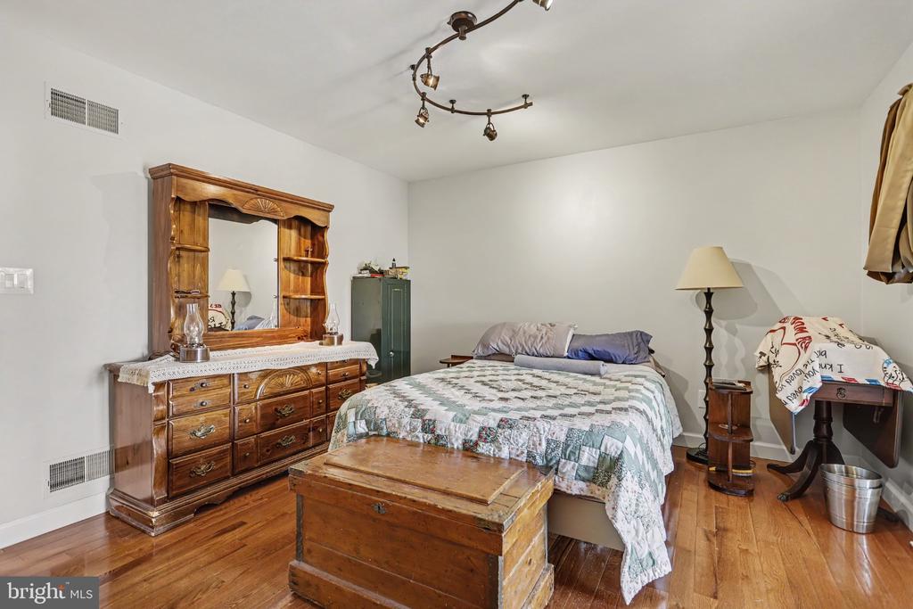 1409 RIDGE ROAD