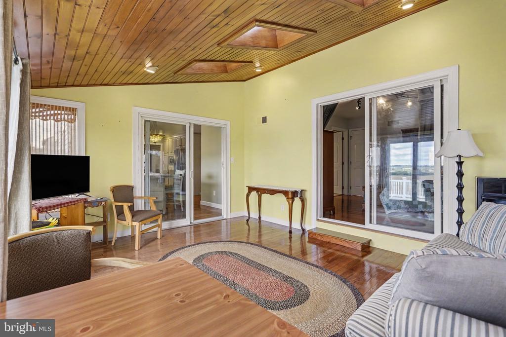 1409 RIDGE ROAD