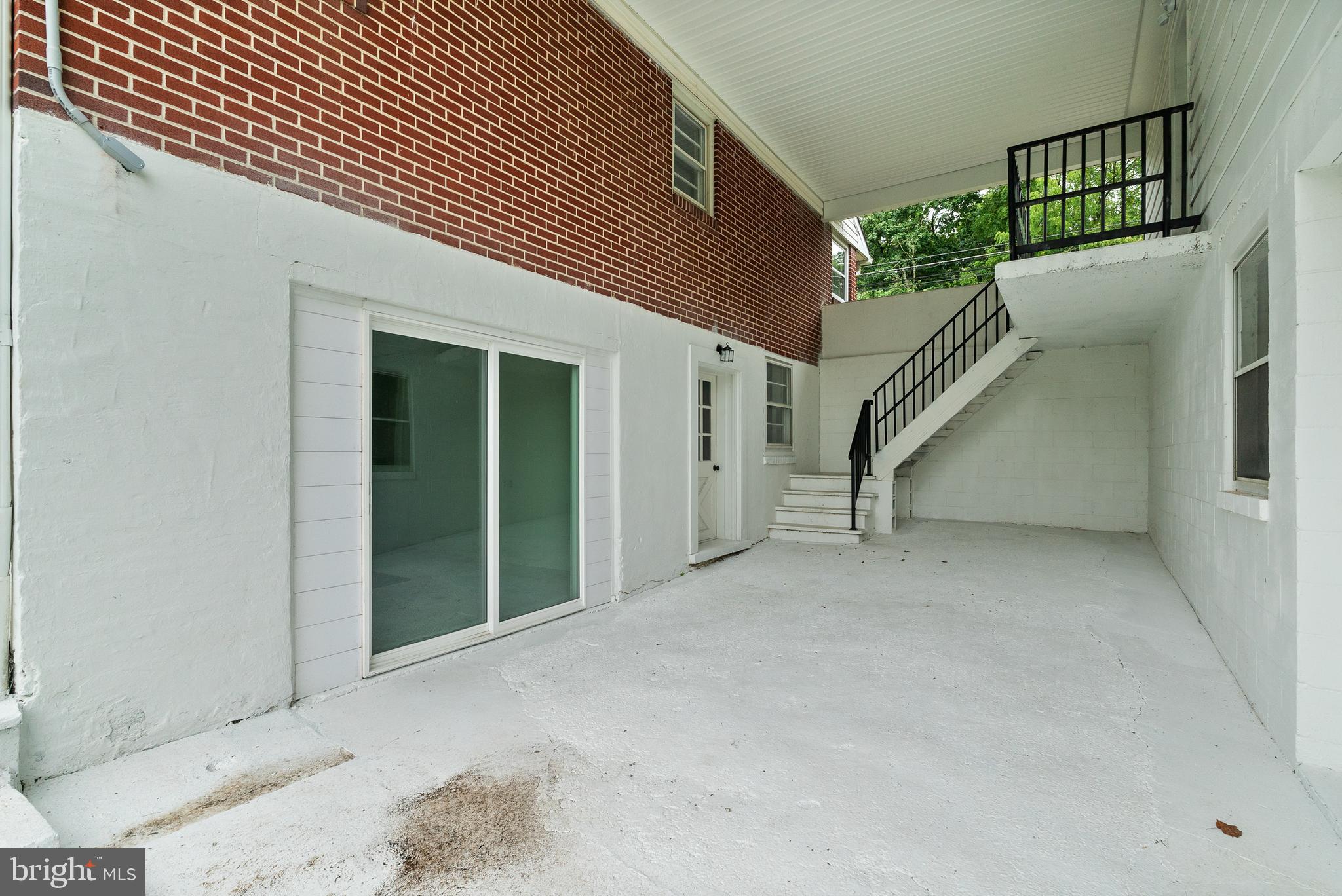 221 E Mount Kirk Ave