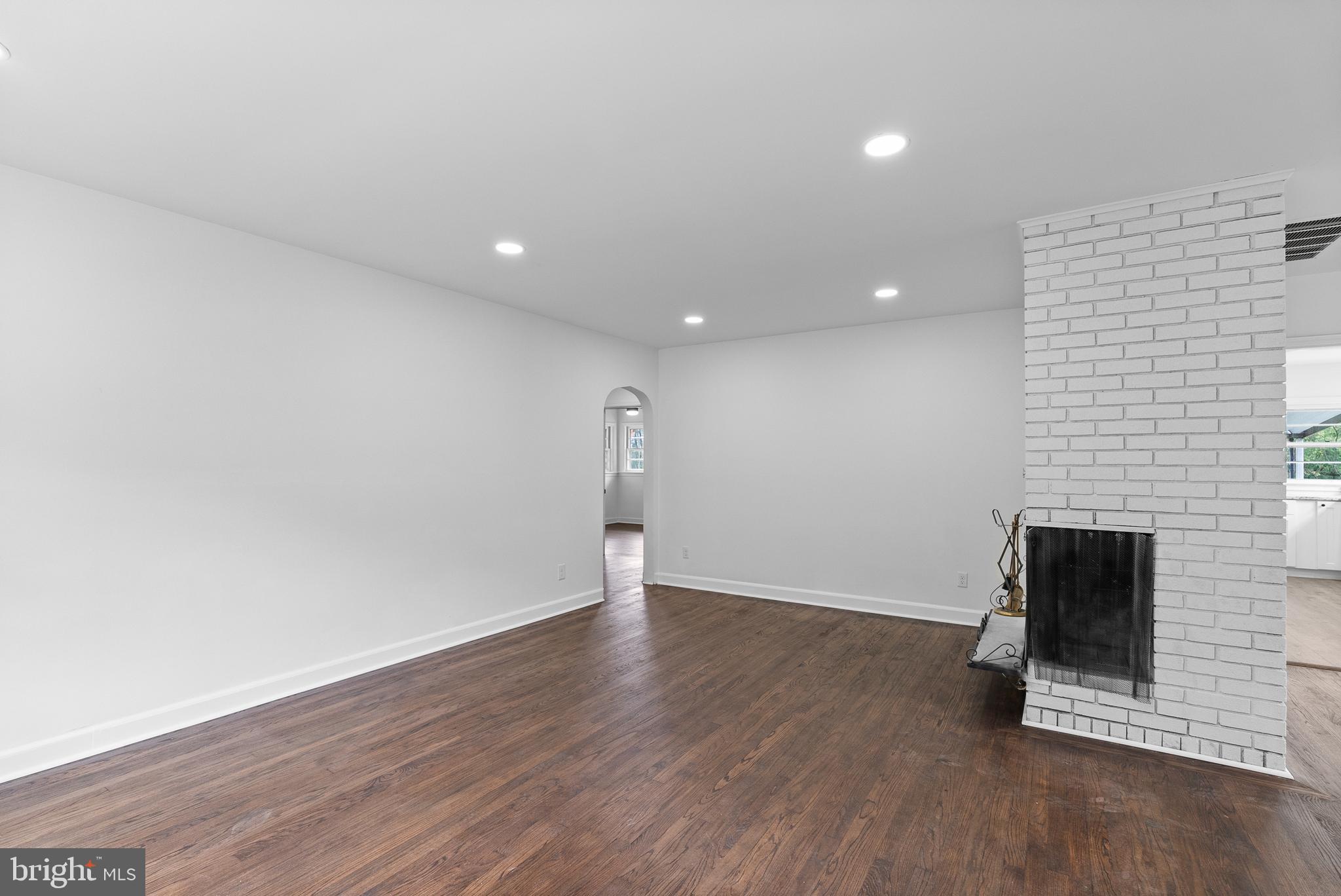 221 E Mount Kirk Ave