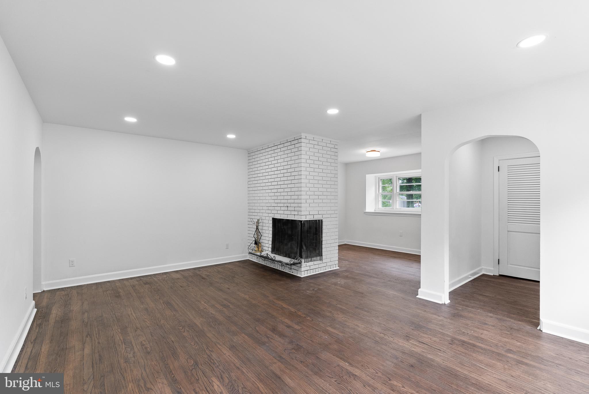 221 E Mount Kirk Ave