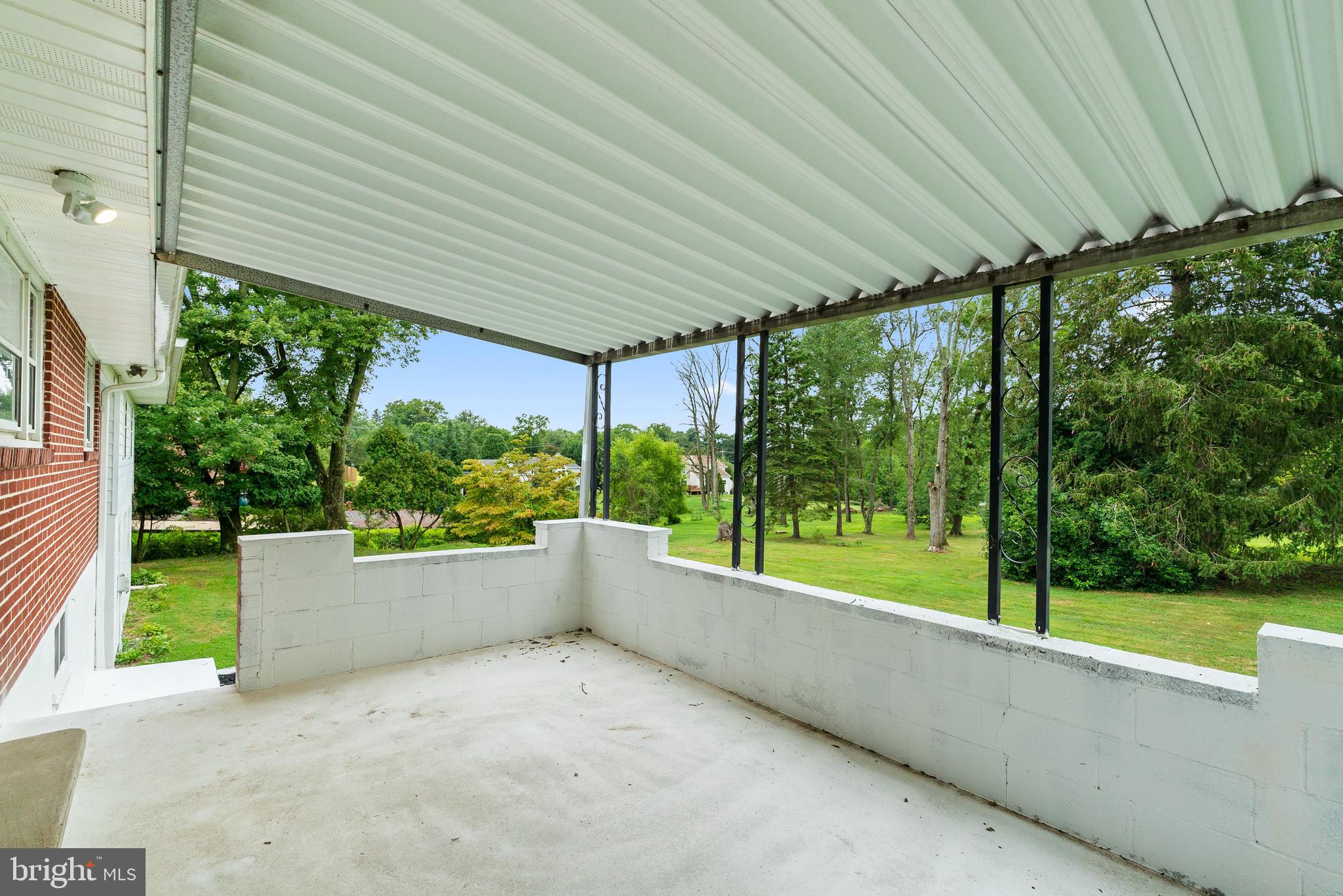 221 E Mount Kirk Ave