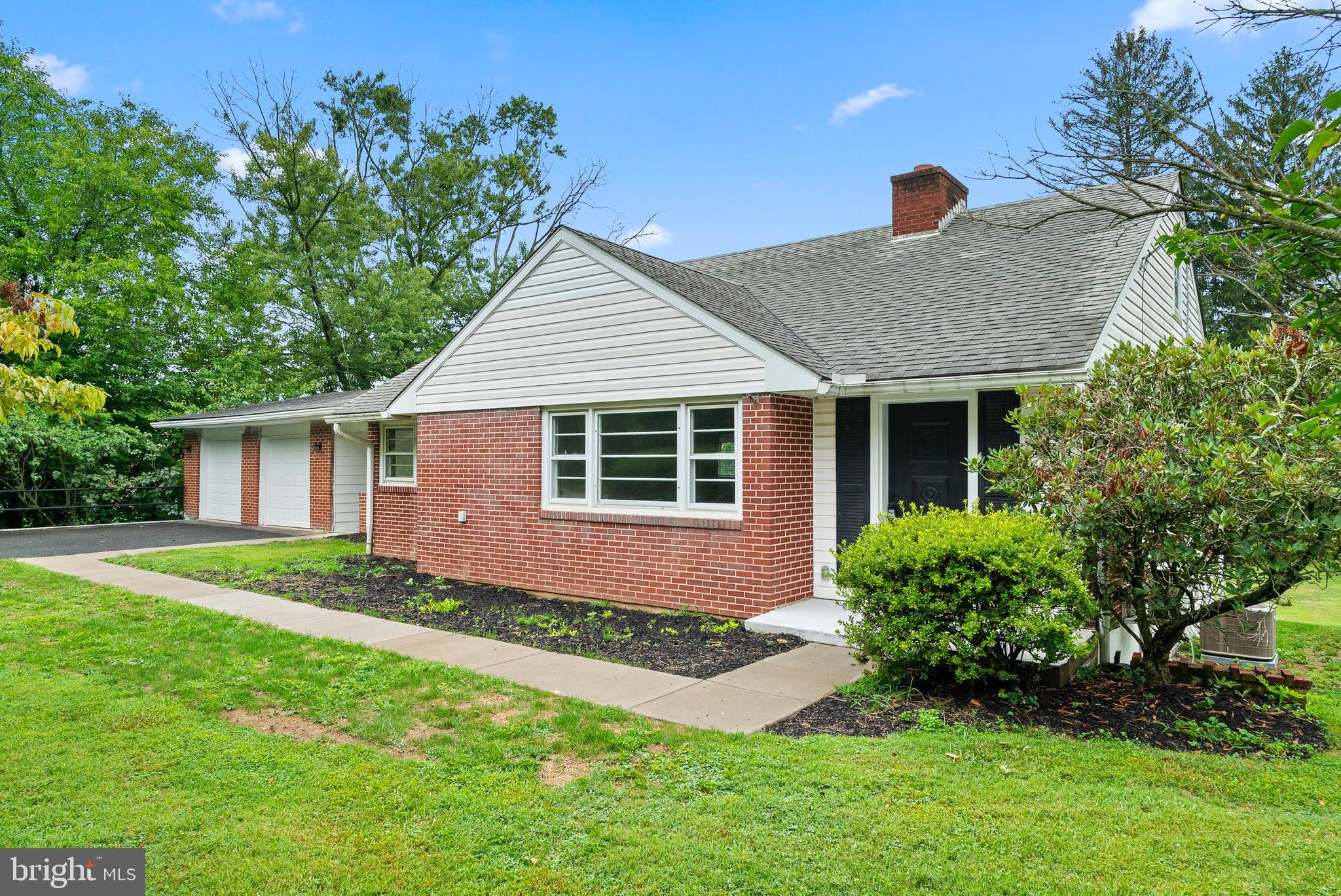 221 E Mount Kirk Ave
