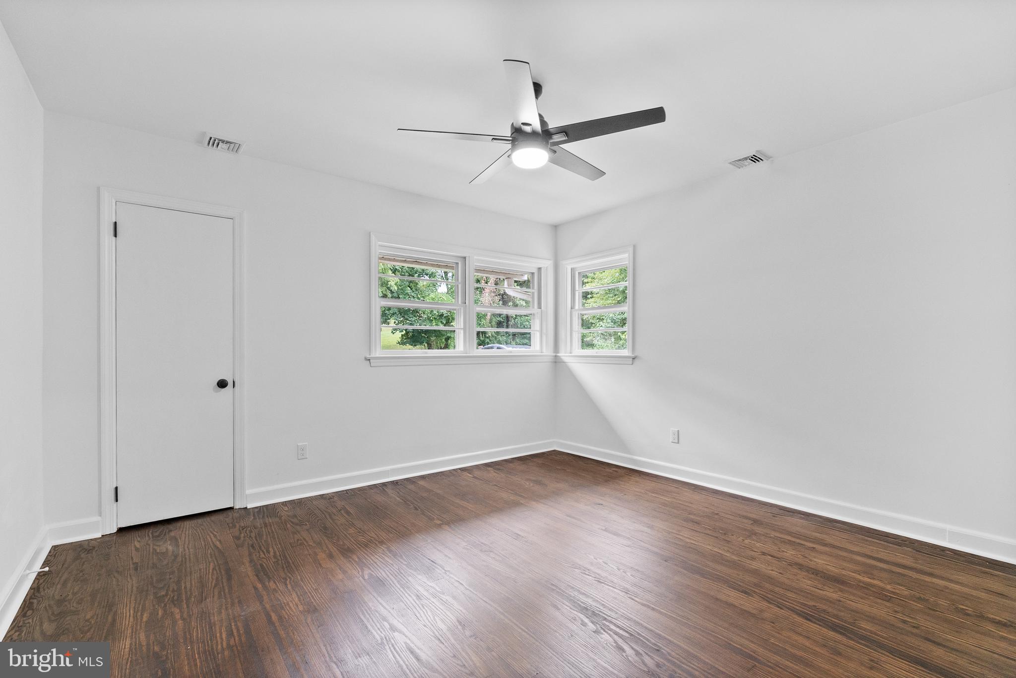 221 E Mount Kirk Ave