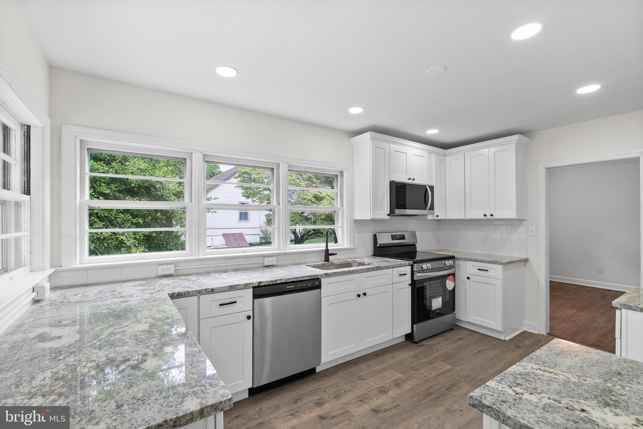221 E Mount Kirk Ave