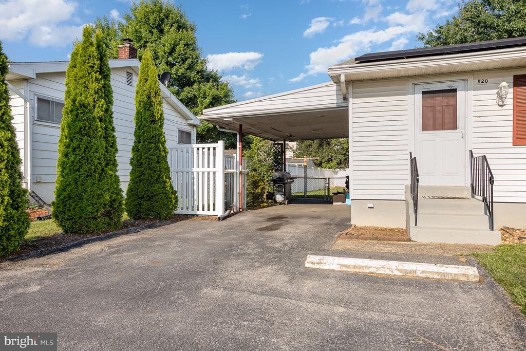 820 GUNNISON ROAD