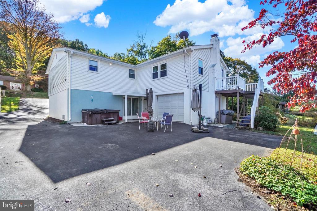 441 WOODLAND VIEW DRIVE