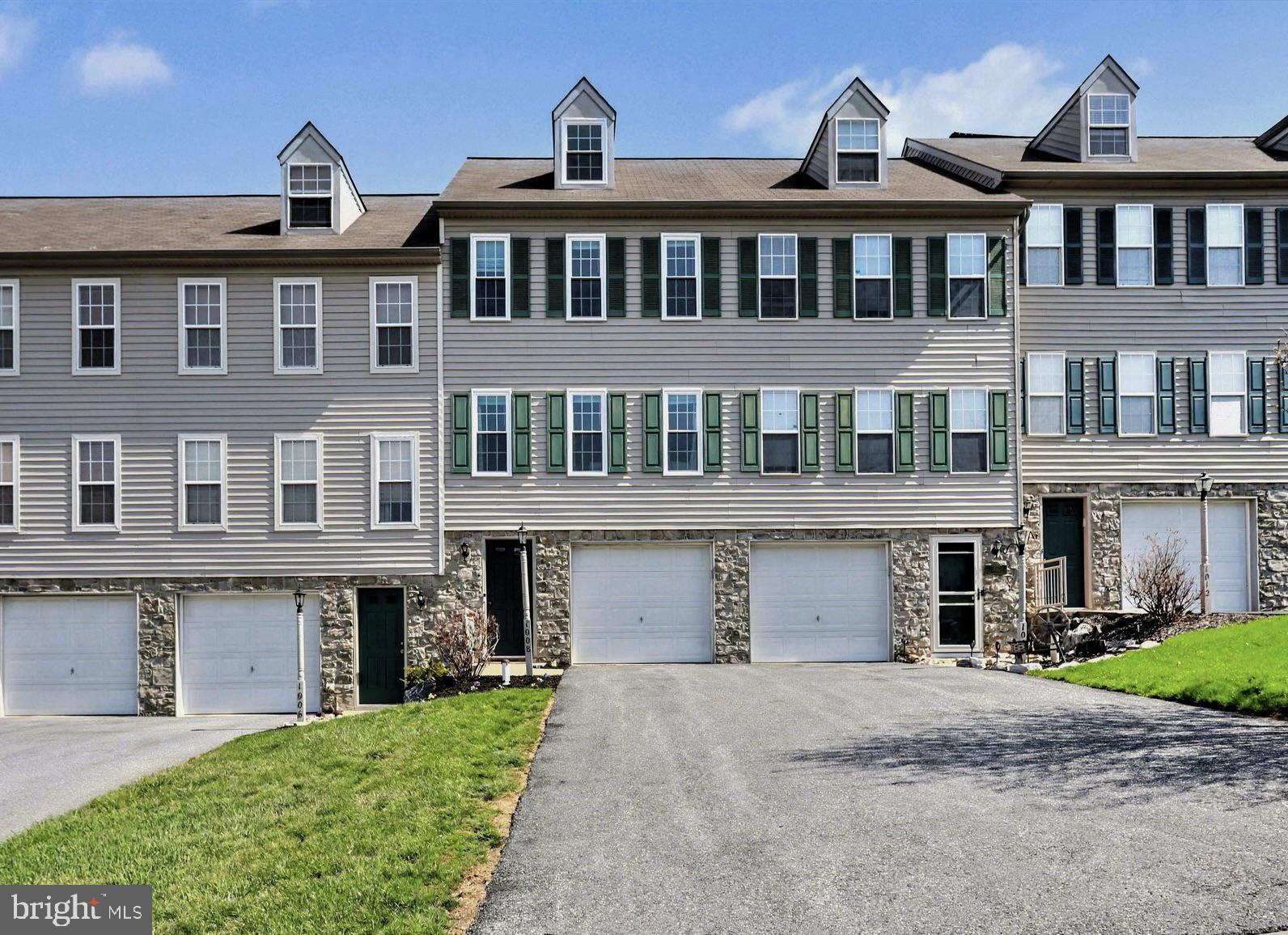 1008 HEARTHRIDGE LANE