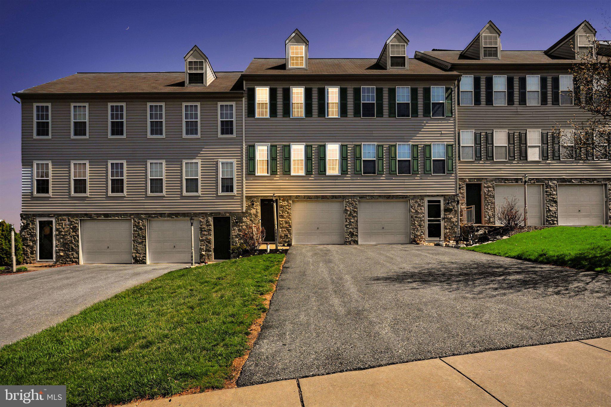 1008 HEARTHRIDGE LANE