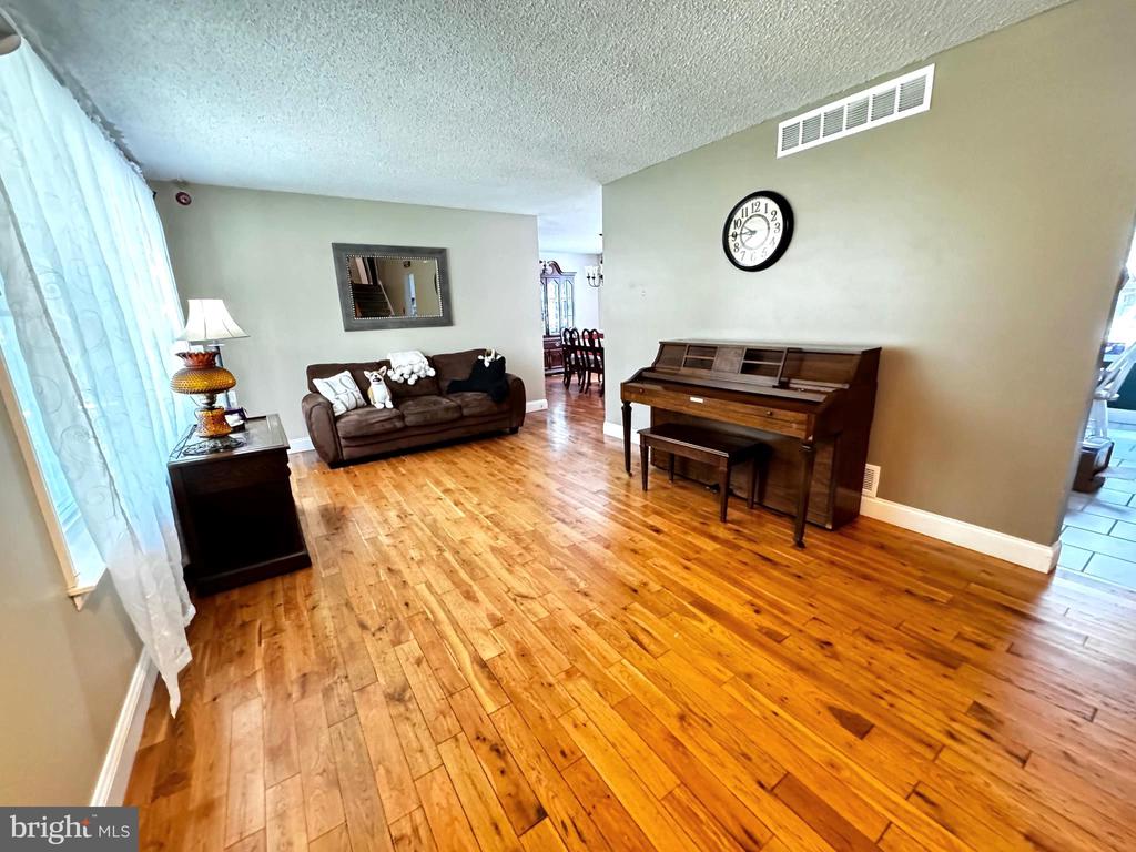 19 ELMWOOD DRIVE
