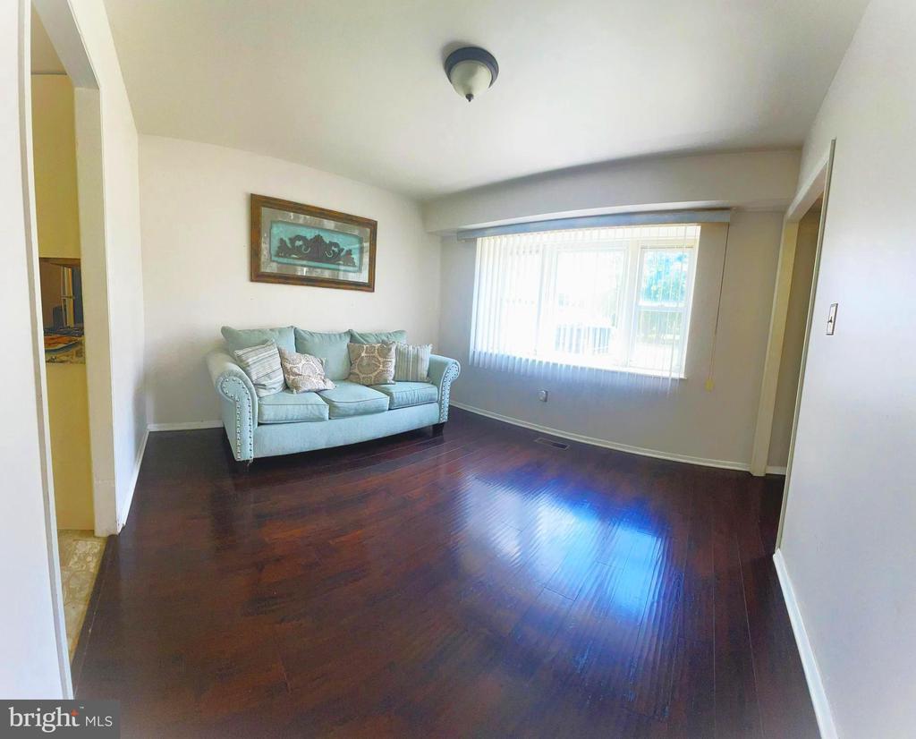 81 HOLBROOK LANE