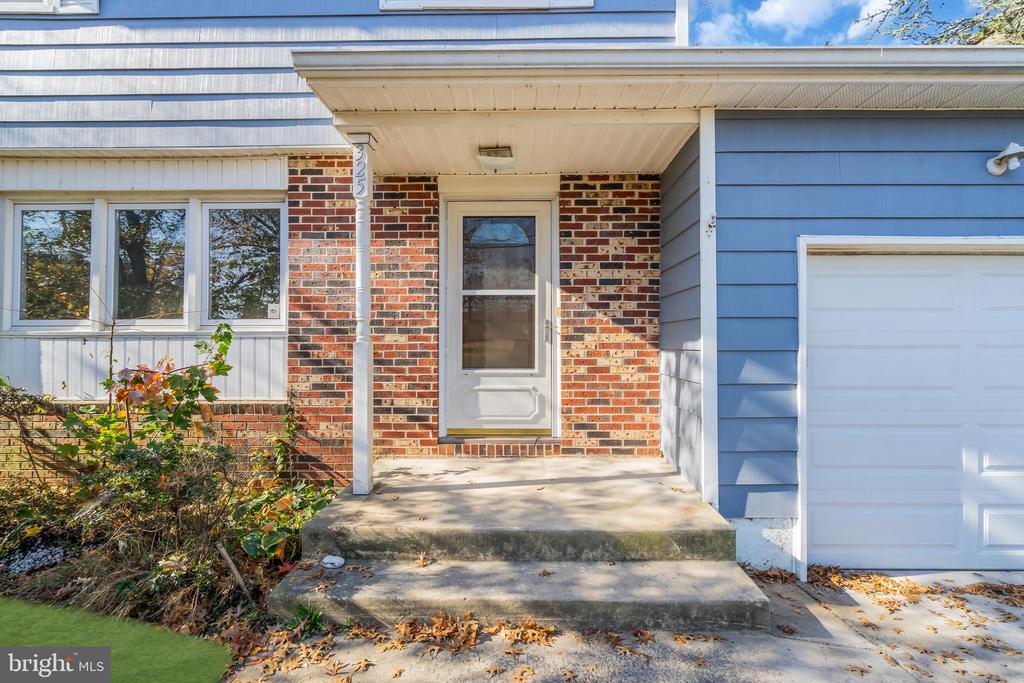 325 MANOR ROAD