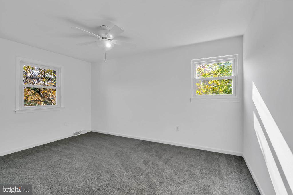 325 MANOR ROAD