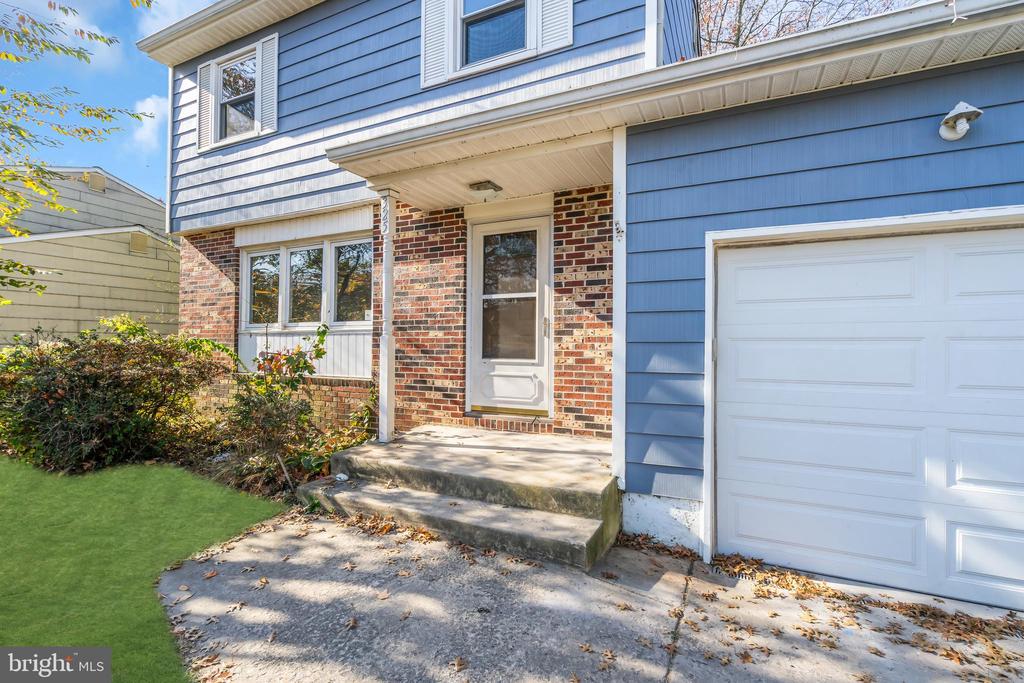 325 MANOR ROAD