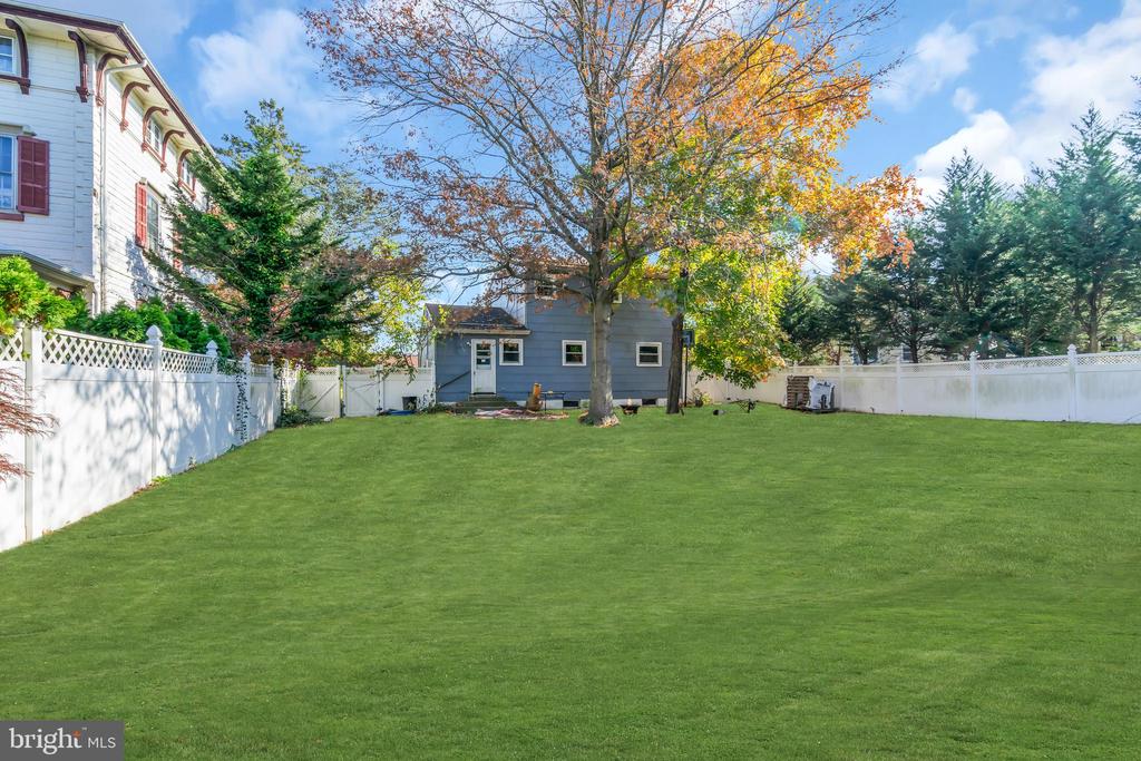 325 MANOR ROAD