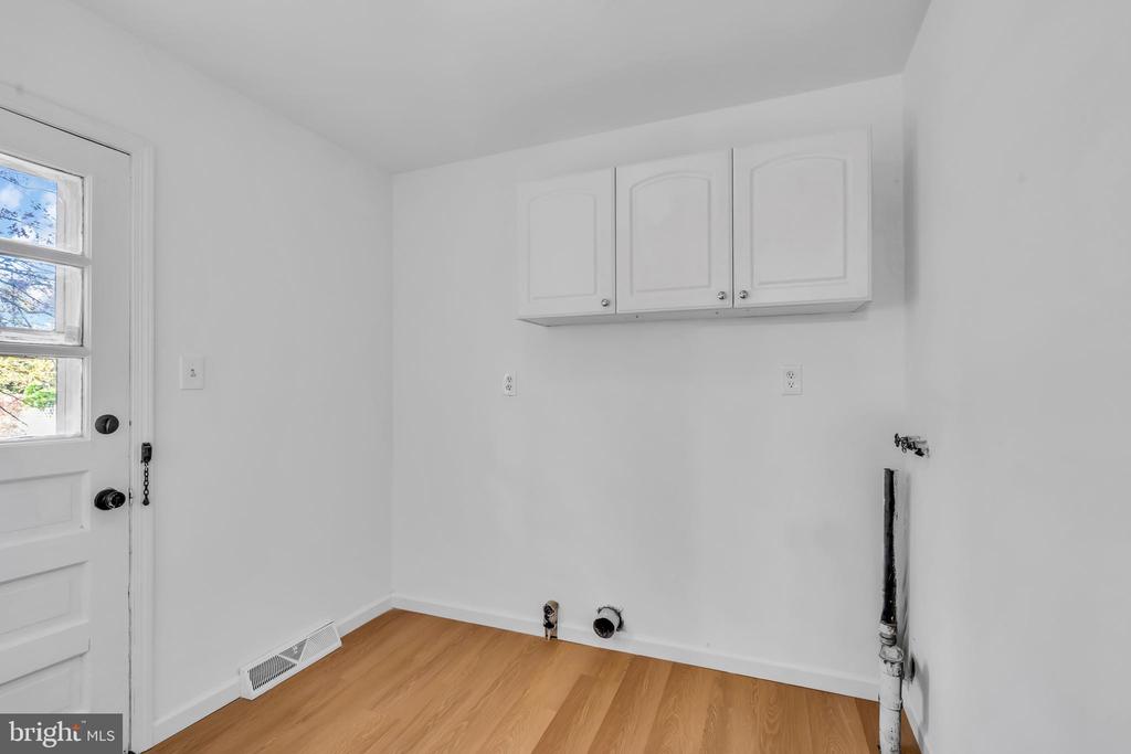 325 MANOR ROAD