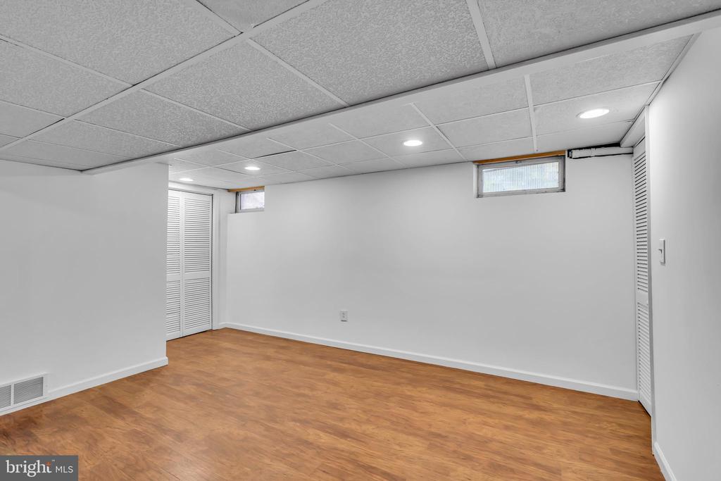 325 MANOR ROAD