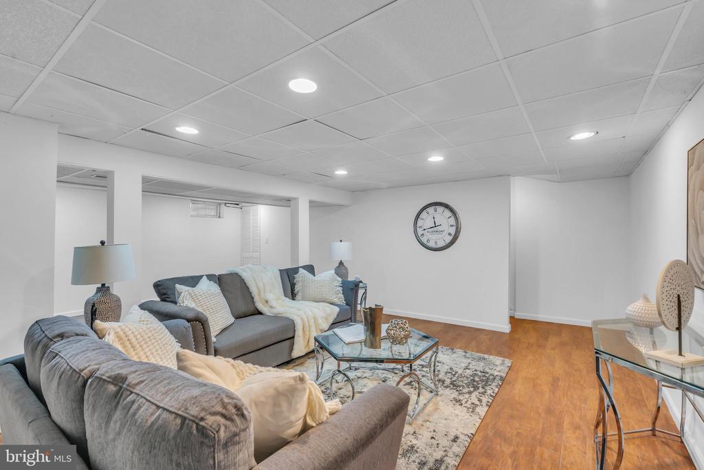 325 MANOR ROAD