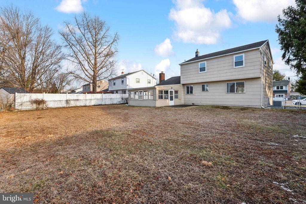 116 COLONIAL ROAD