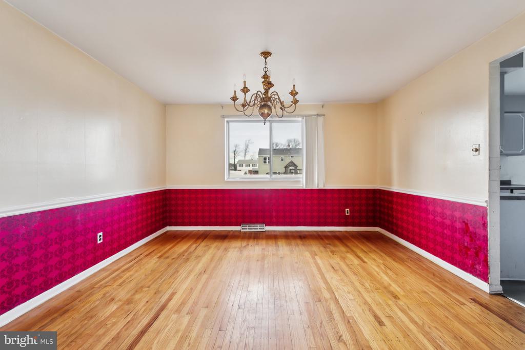 116 COLONIAL ROAD