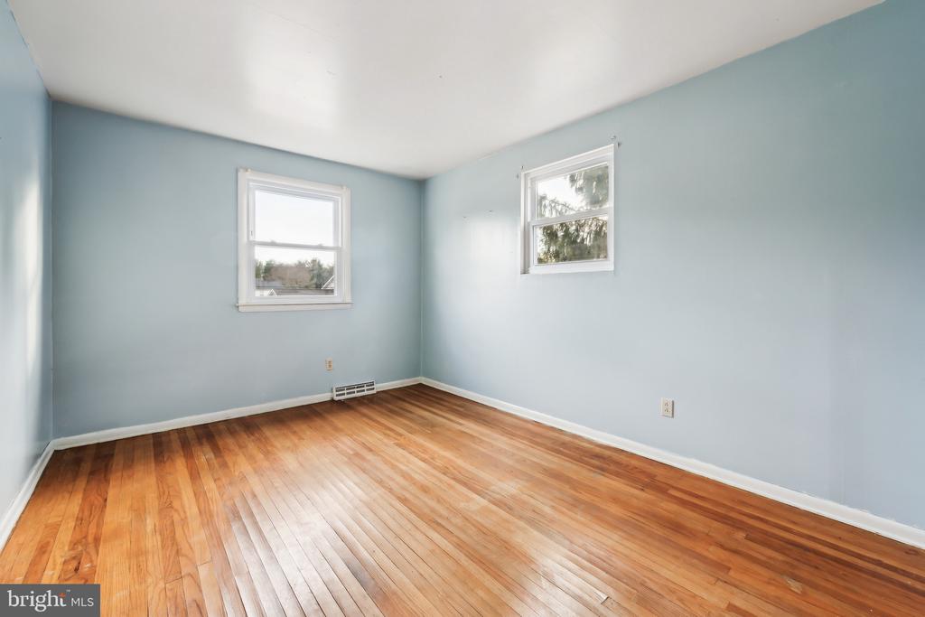 116 COLONIAL ROAD