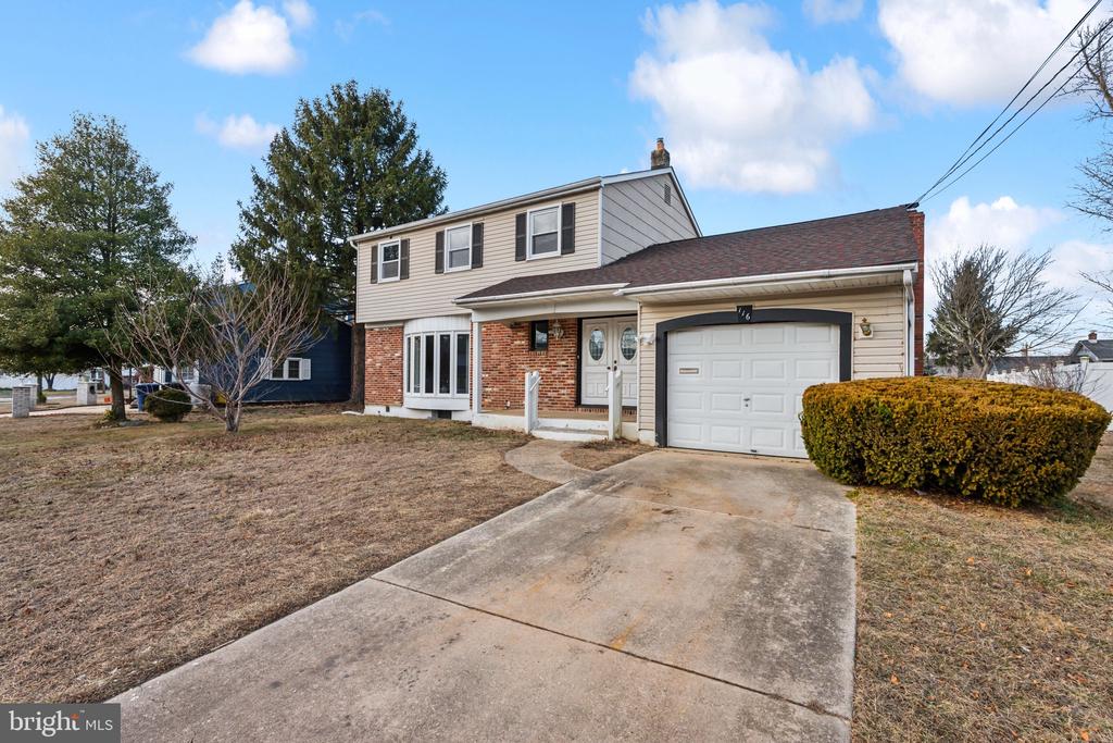 116 COLONIAL ROAD