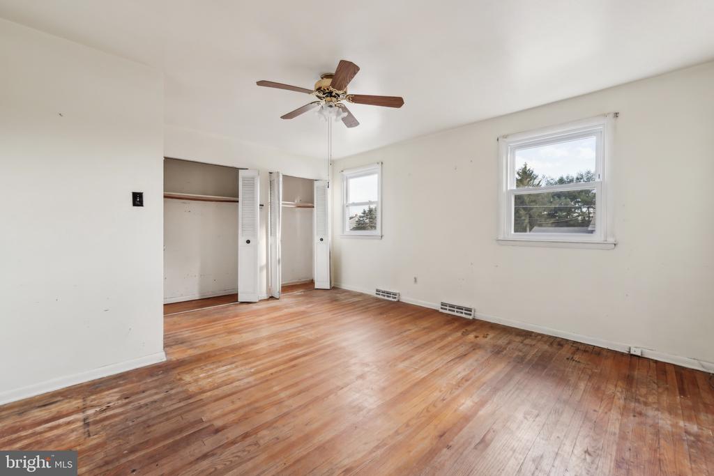 116 COLONIAL ROAD